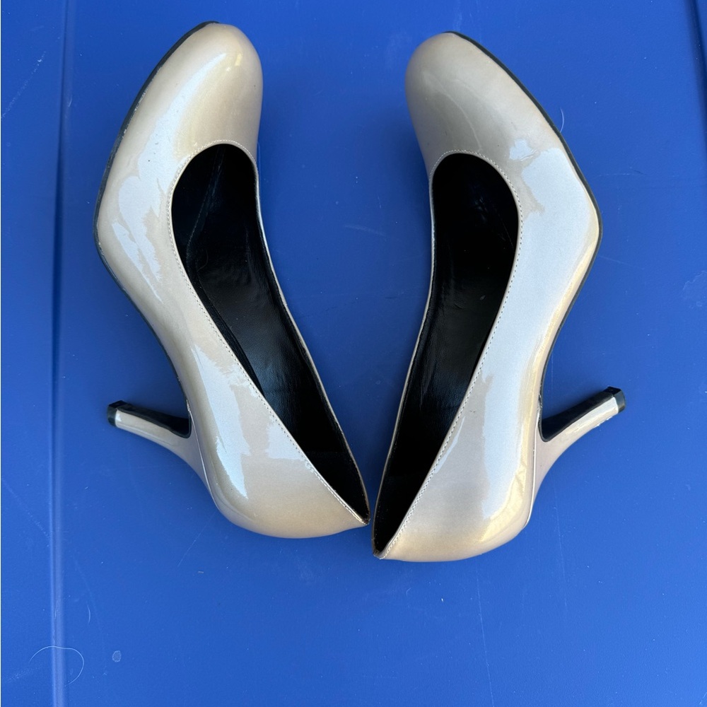 Gianni Bini “misty tan” champagne color heels